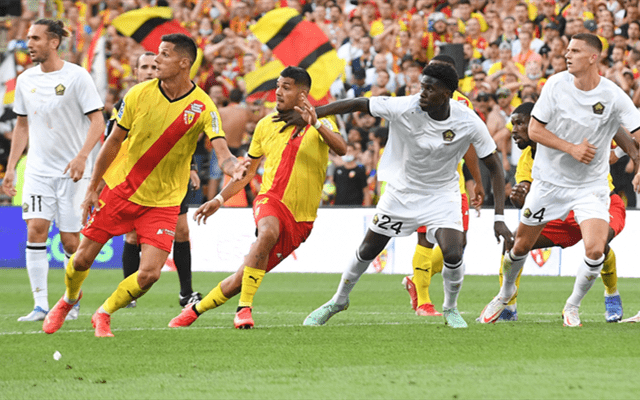 问鼎娱乐平台 -广州队发布备战花絮，转会期防线松动，法国杯任务艰巨，控场能力受关注(国足40强赛后半段首战或提前至5月底进行)